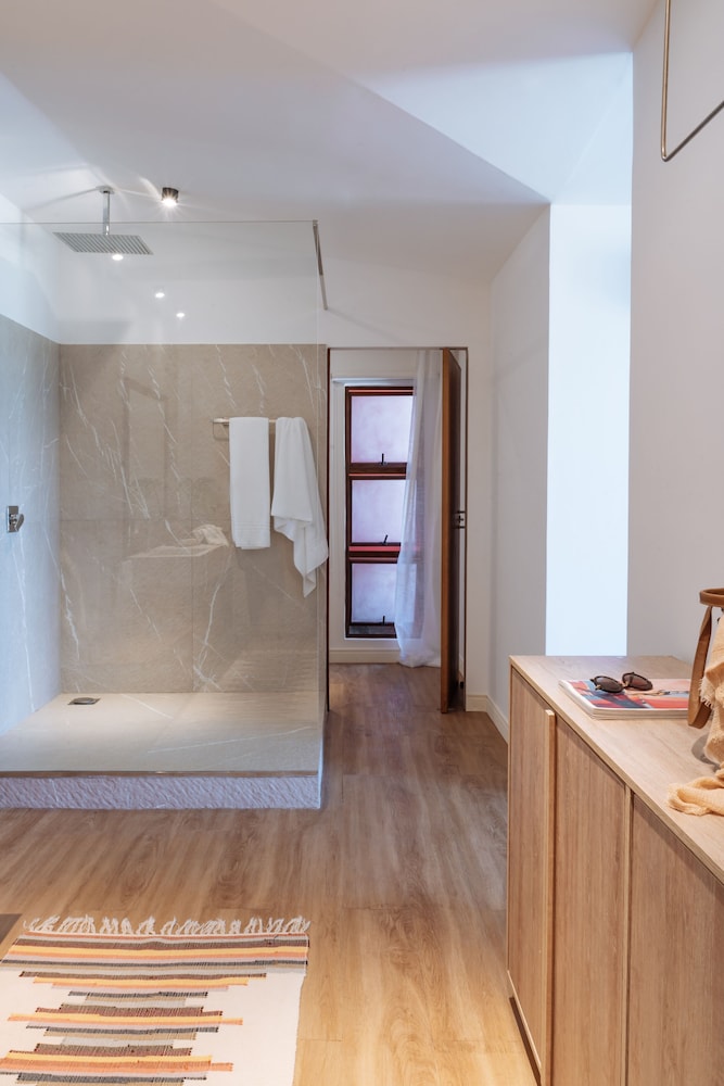 Room - Photo 15