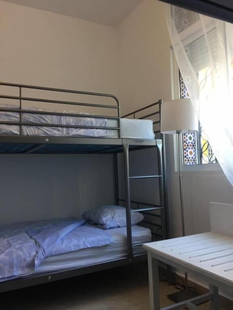 Dormitorio Compartido, Dormitorio Mixto, Baño Compartido (1 Cama en Dormitorio de 6 Camas)