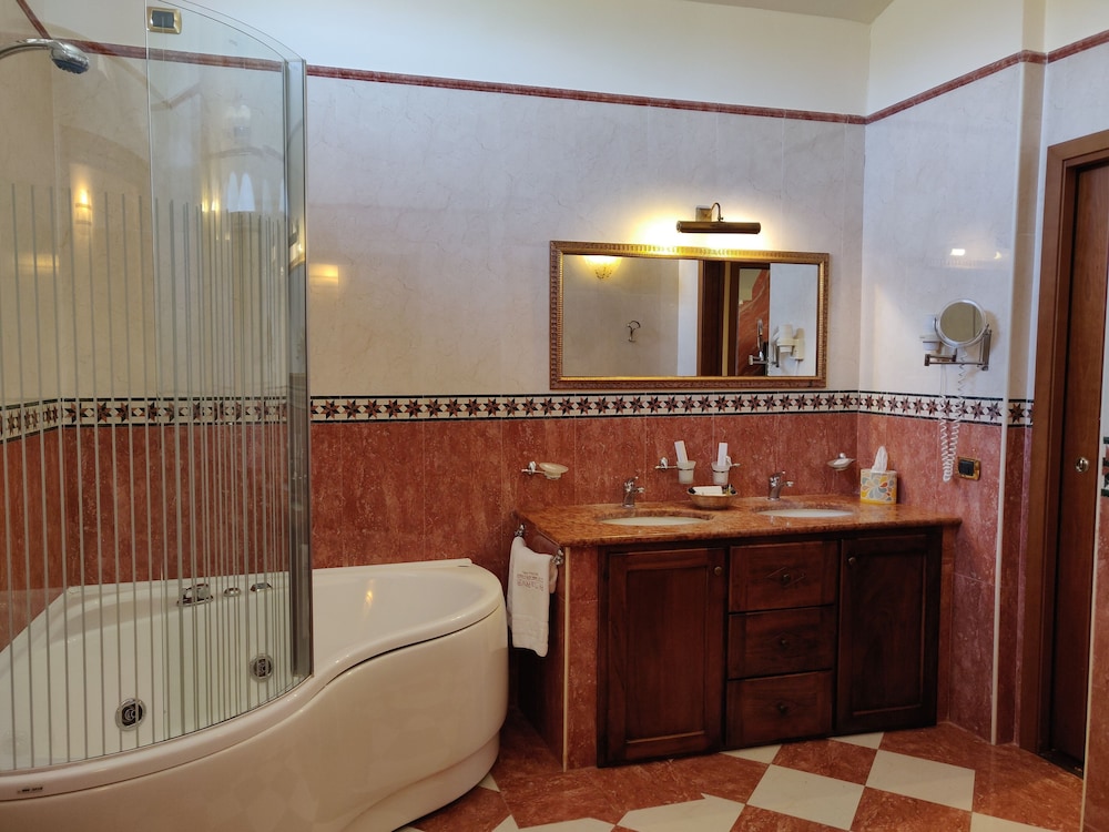 Superior Suite - Photo 3
