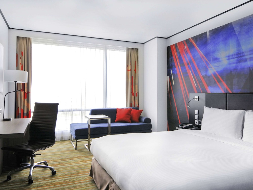Executive Room, 1 King Bed, Executive Level - Photo 6