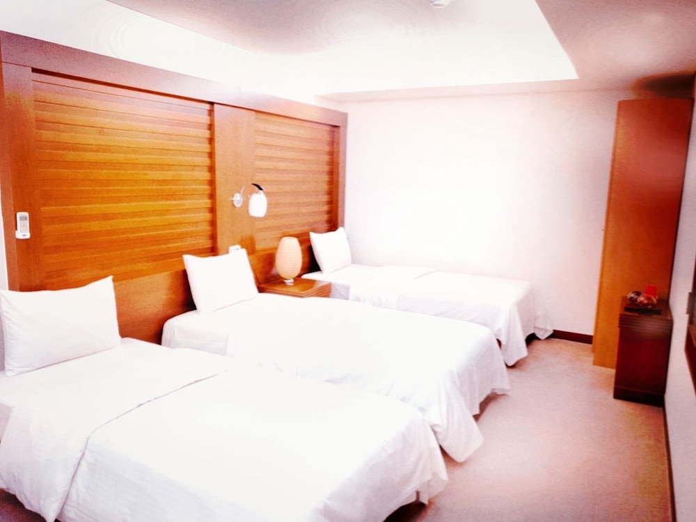 Triple Room - Free Airport Shuttle photo 3