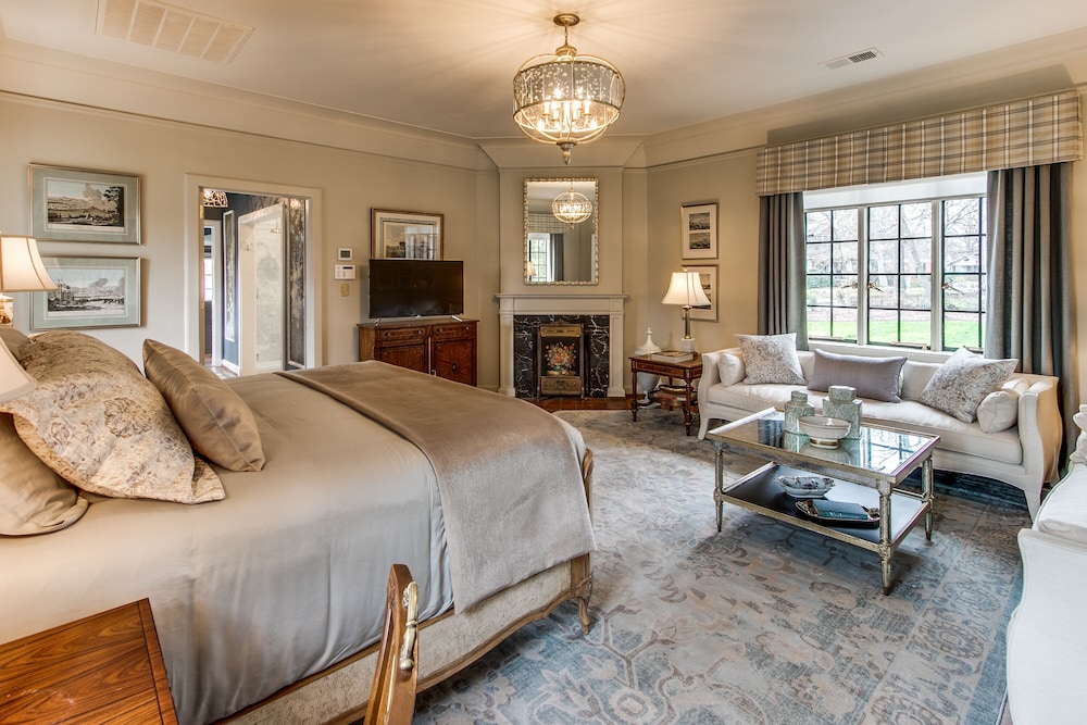 Luxury Room, 1 King Bed, Private Bathroom, Park View