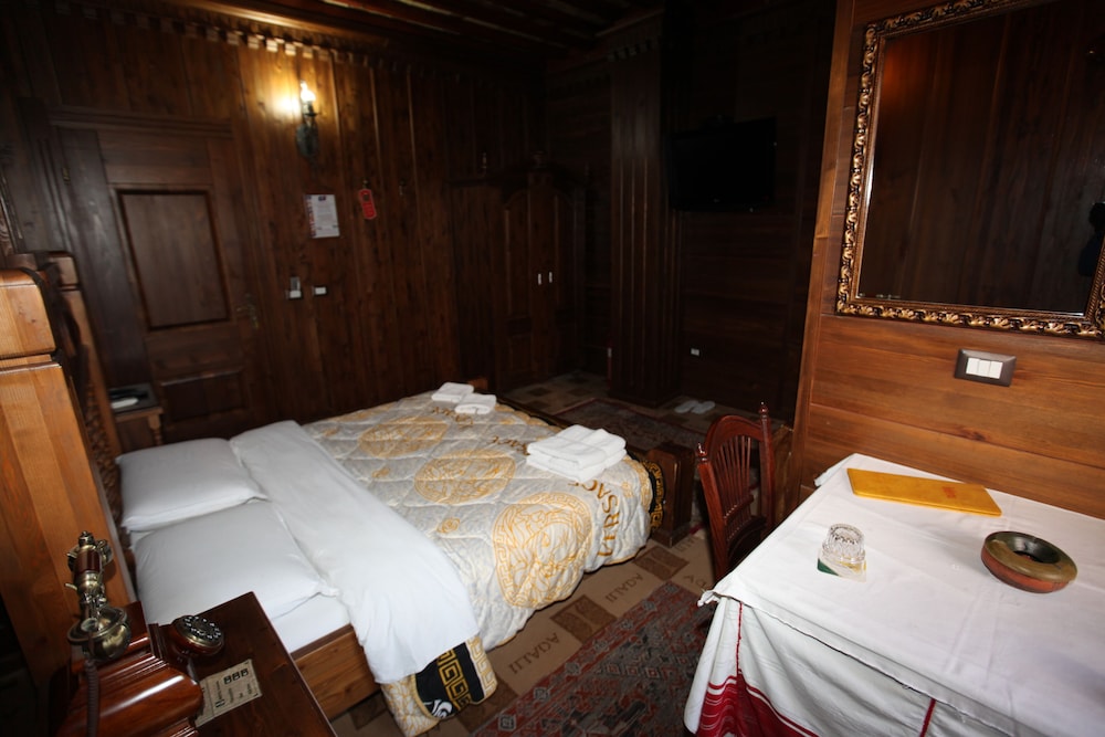 Suite, Hot Tub