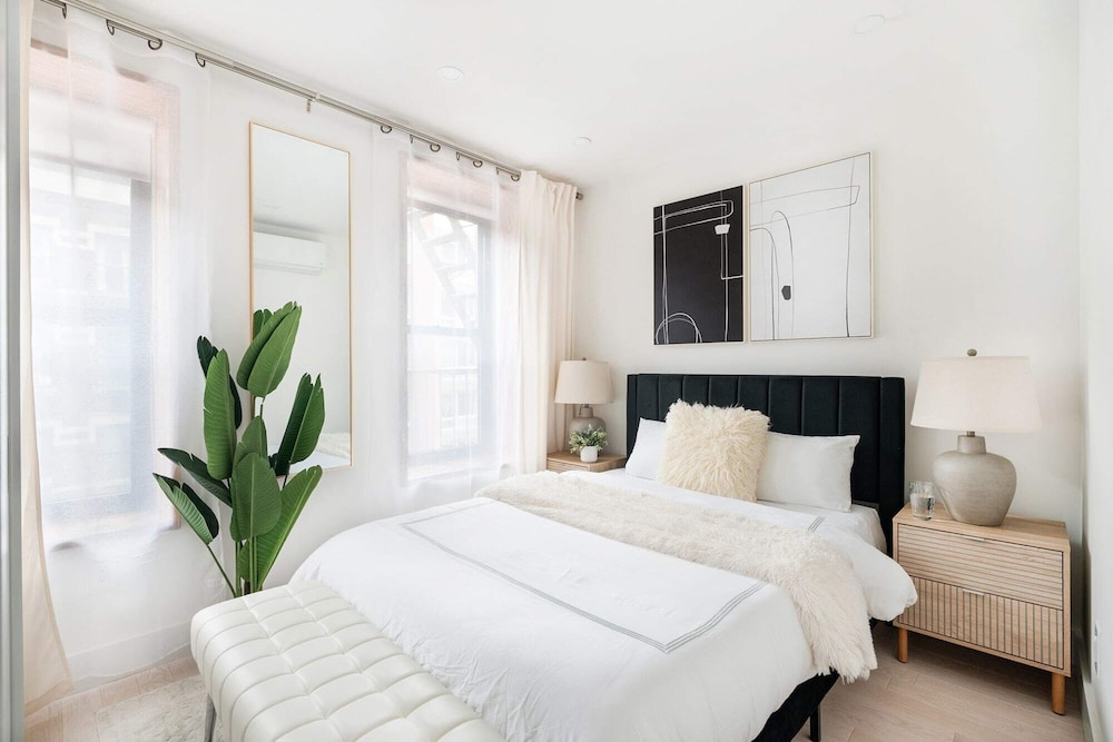 Apartment, 2 Bedrooms, Pets Allowed photo 1