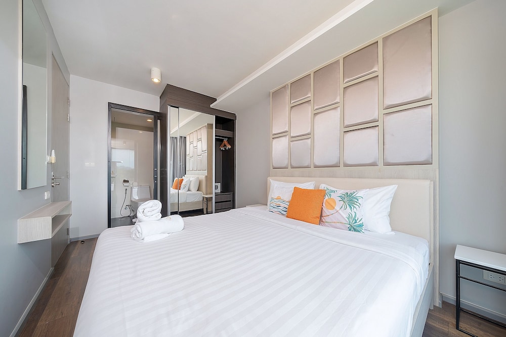 Design Condo, Balcony, Garden View