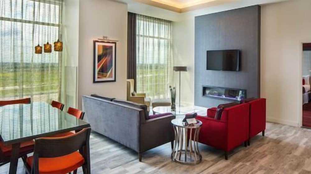 Suite, 1 King Bed, Accessible, Kitchenette photo 3