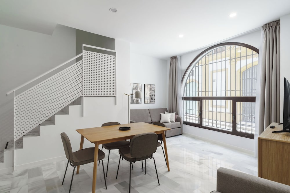 One-Bedroom Comfort Apt with Balcony