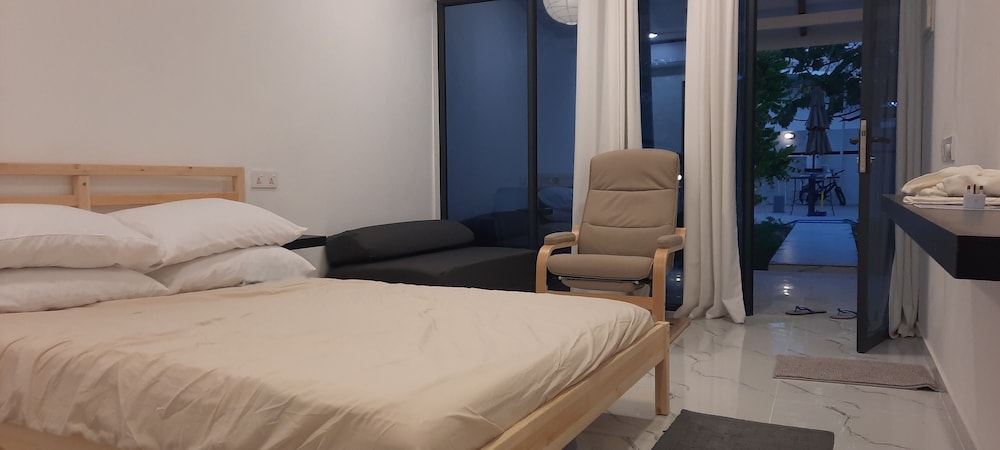 Deluxe Room, Multiple Beds, Garden View, Garden Area photo 2