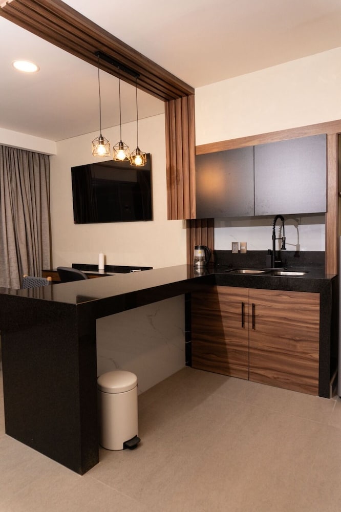 Family Studio Suite, City View