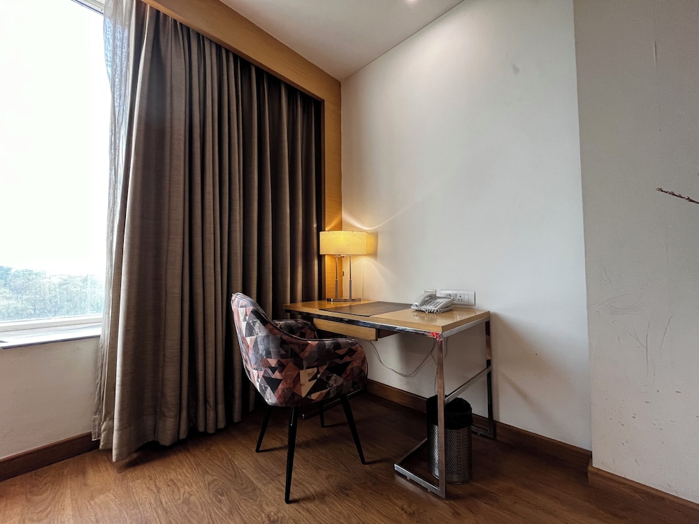 Deluxe Double Room - Photo 9