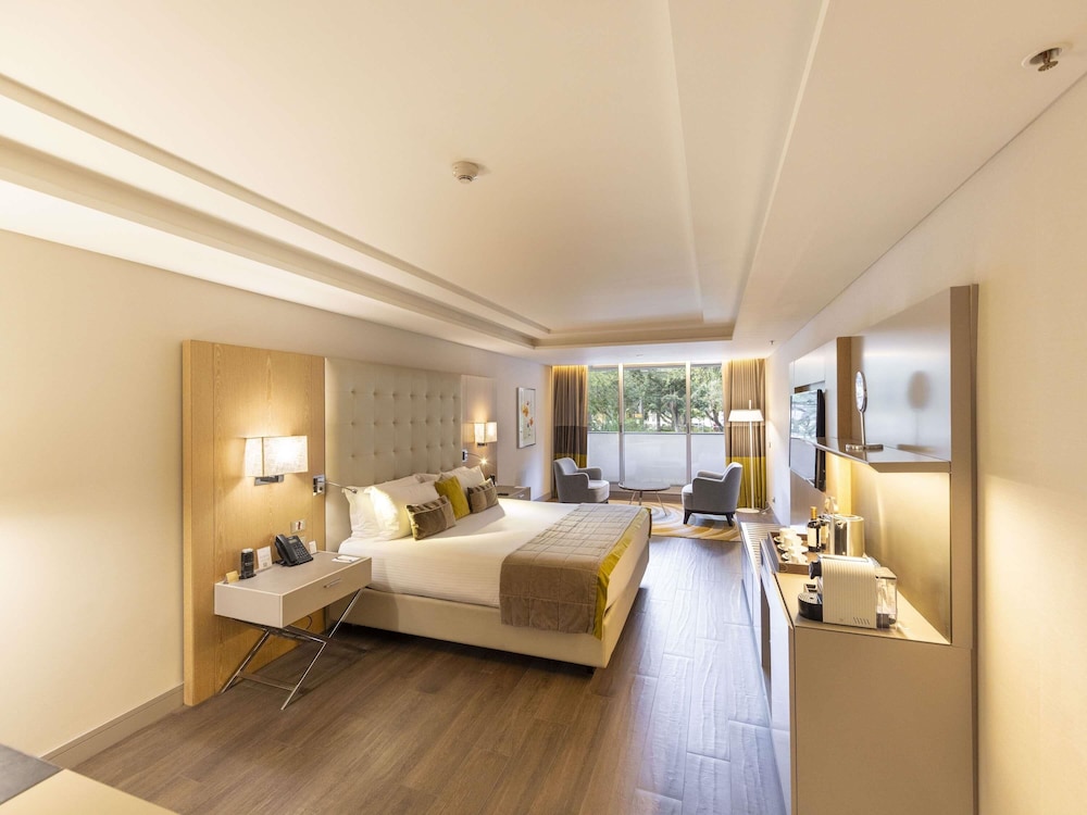 Deluxe Suite, 1 Double Bed, Accessible, Park View