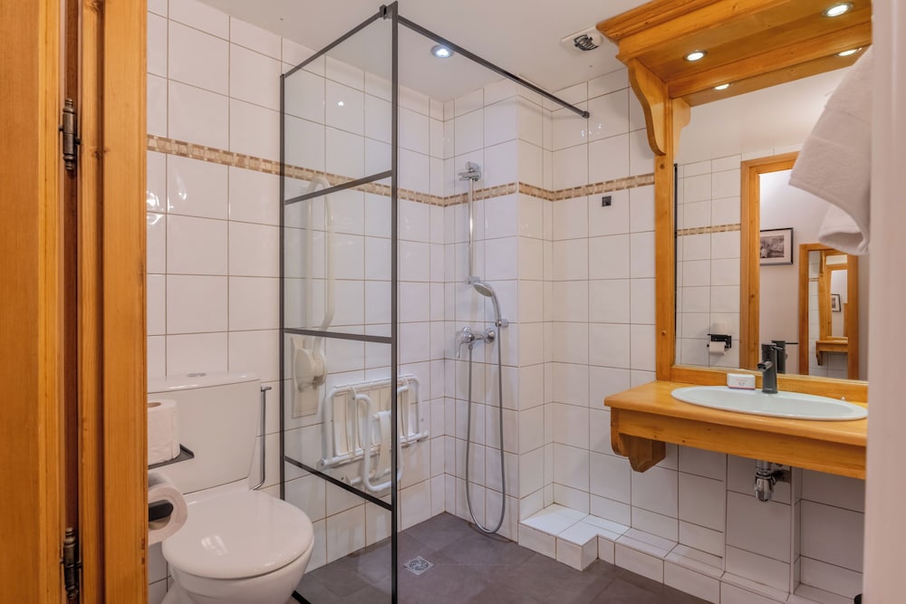 Family Apartment, Multiple Bedrooms (Vallorcine Loriaz 11 ski in / ski out) Family Apartment, Multiple Bedrooms (Vallorcine Loriaz 11 ski in / ski out)