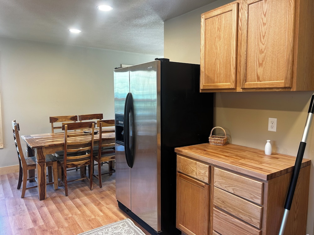 Luxury Cabin, 4 Bedrooms, Fireplace, Hill View photo 2