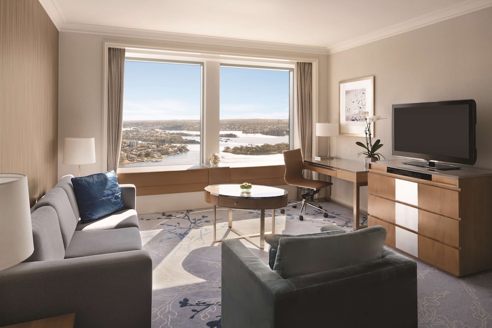 Horizon Club Spa Suite 1 King, Lounge Access, High Floor