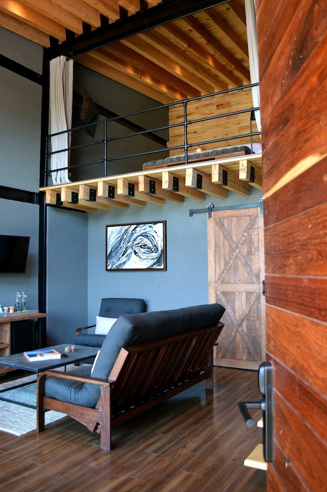 Grand Chalet, 1 King Bed photo 1