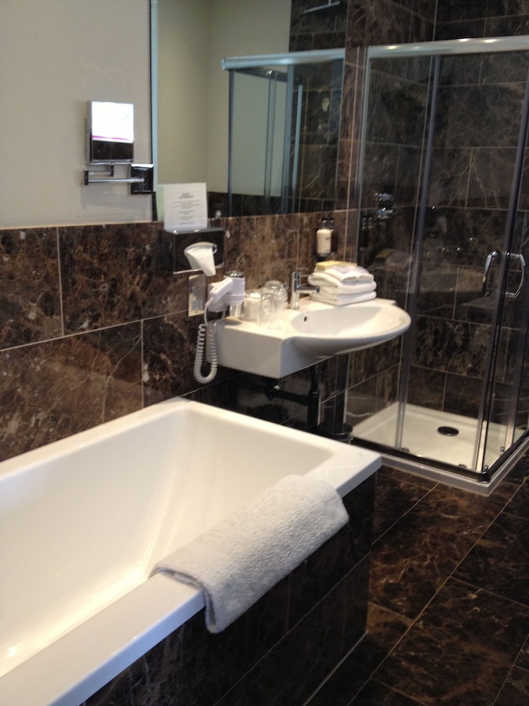 Standard Twin Room - Photo 4