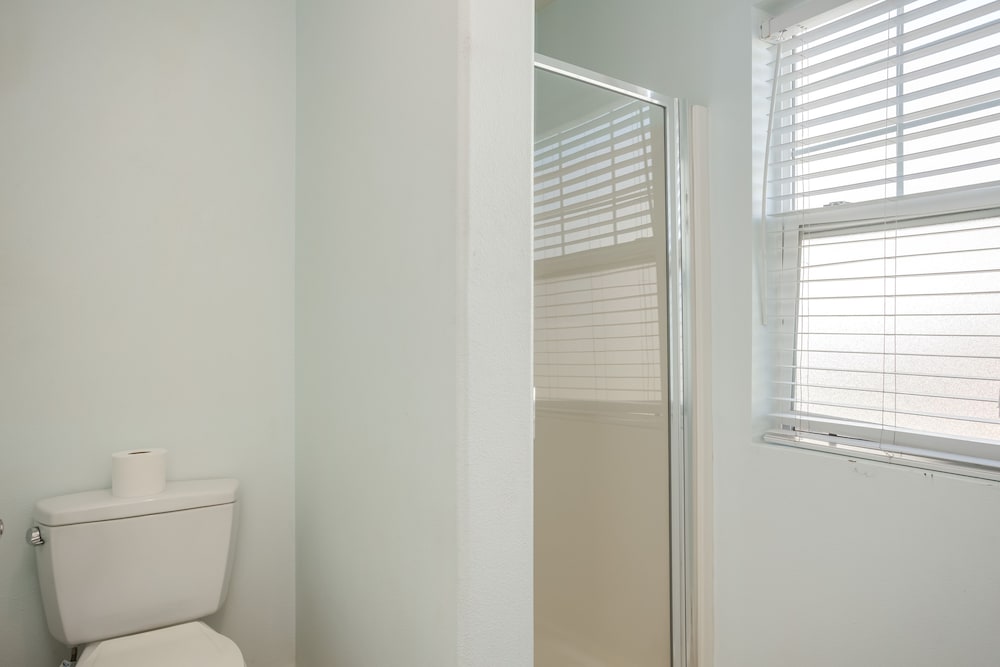 Room, 1 King Bed, Partial Ocean View - Photo 6