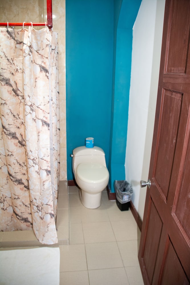 Basic Double Room, 1 Queen Bed, Partial Ocean View photo 3