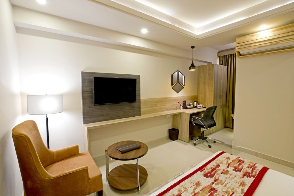 Suite - Photo 11