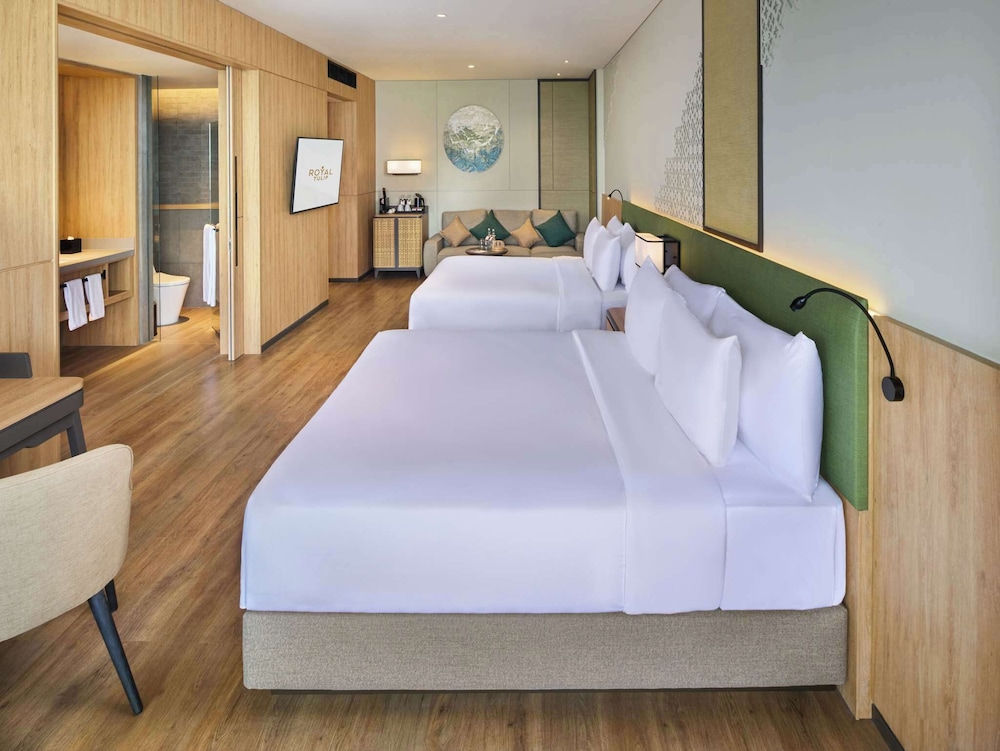 Premier Suite, 2 Queen Beds, Balcony, Garden View photo 1