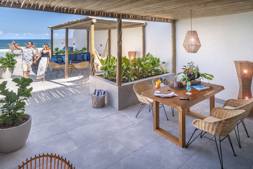 Premium Suite - Photo 16