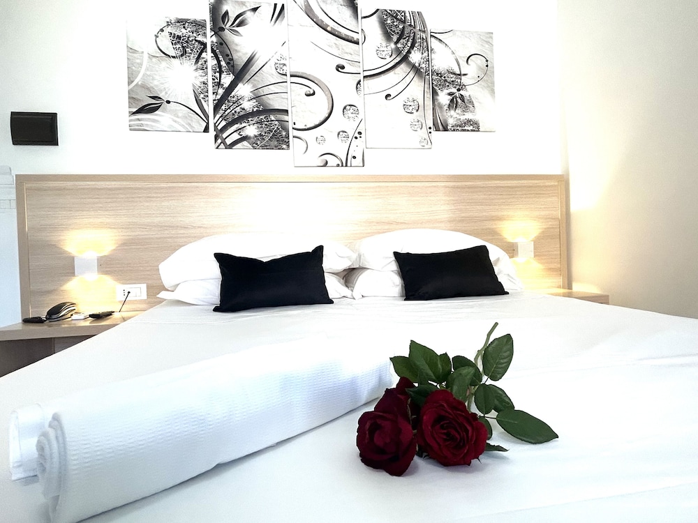 Double Room - Photo 7