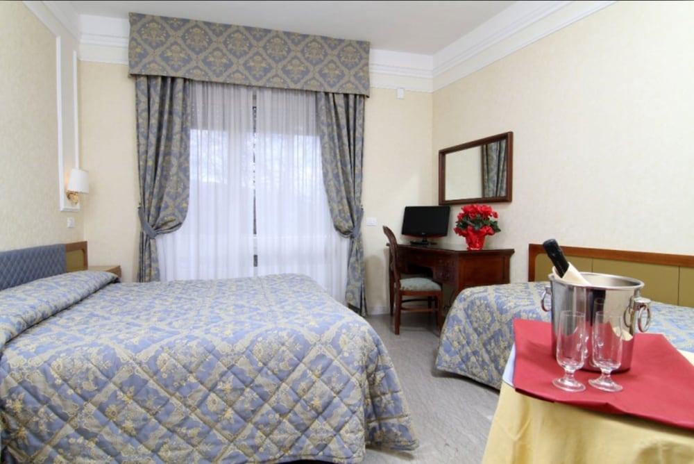 Standard Triple Room, Balcony photo 1