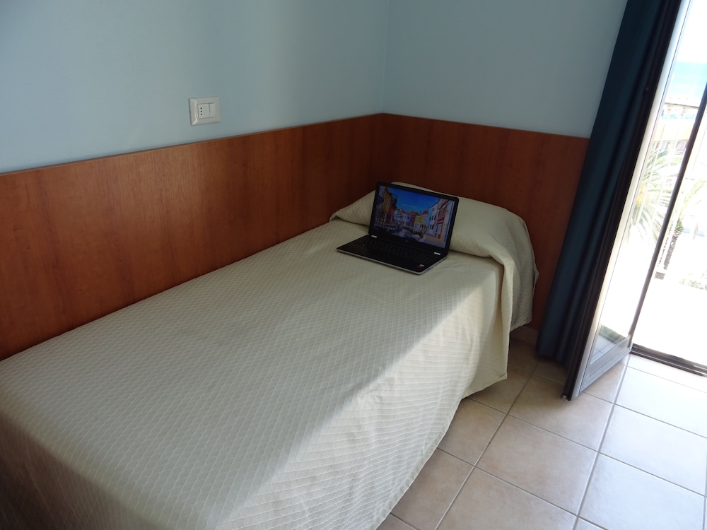 Single Room, Balcony, Sea View photo 1