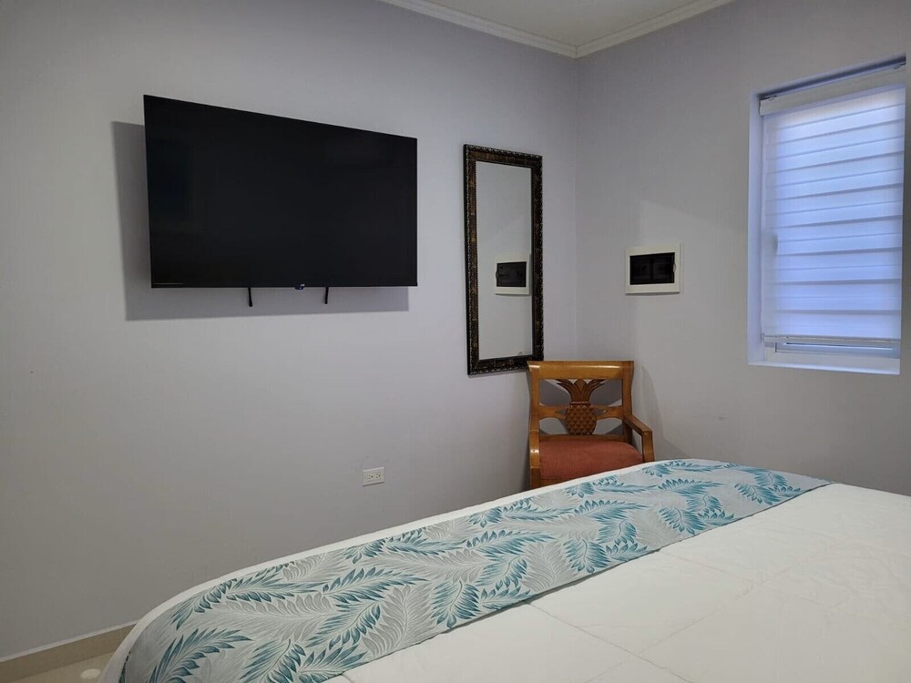 Comfort Apartment, 1 King Bed, Pool View (Comfort #3) photo 3
