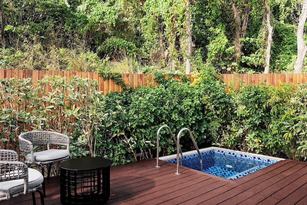 Room, 1 King Bed (Island View, Plunge Pool, Adults Only) photo 3