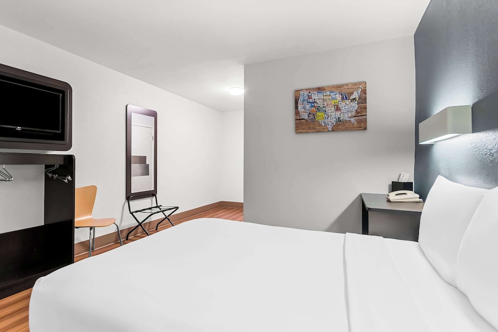 Standard Room, 1 Double Bed, Accessible, Non Smoking photo 3