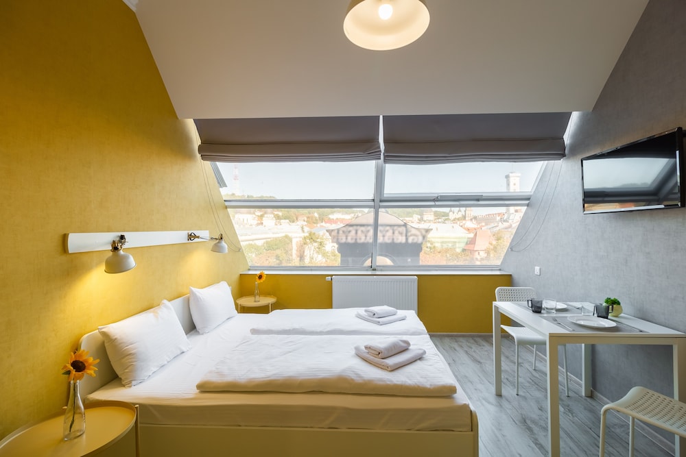 Romantic Room, City View