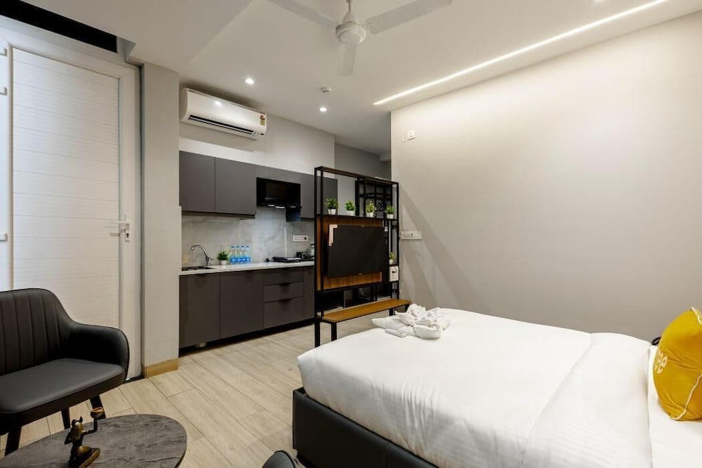 Superior Double Room, Balcony, City View