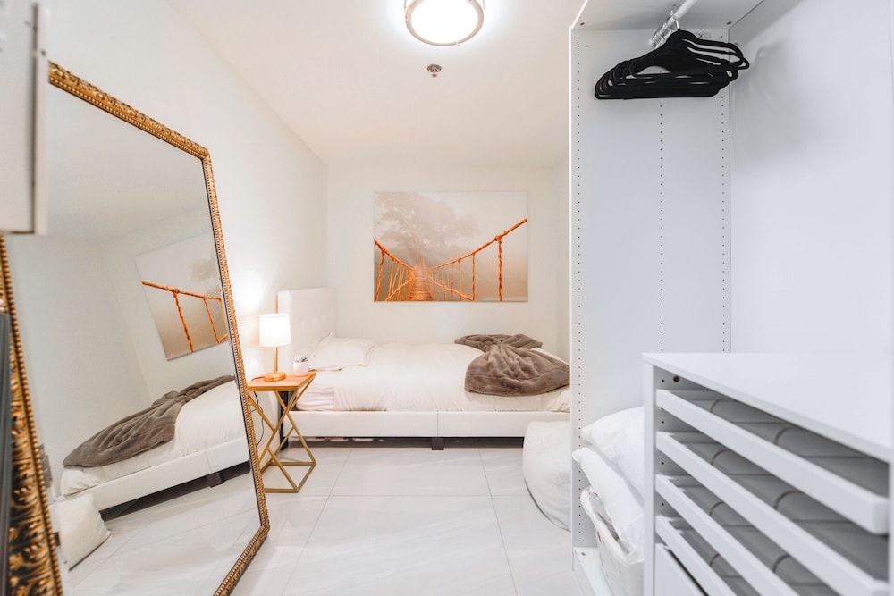 Luxury Condo, 1 Bedroom, City View photo 3