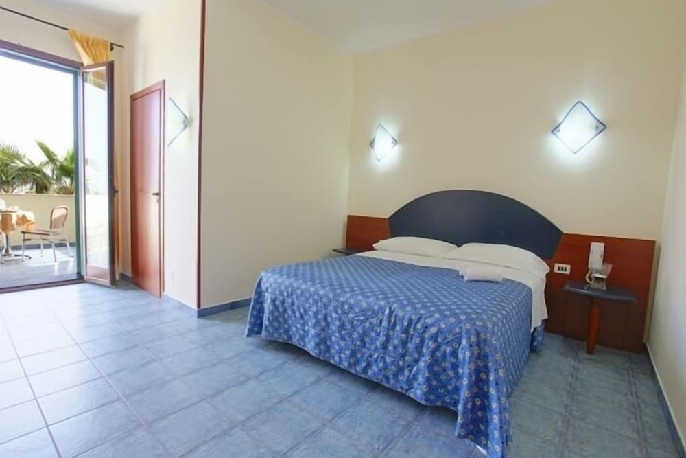 Basic Double or Twin Room photo 3