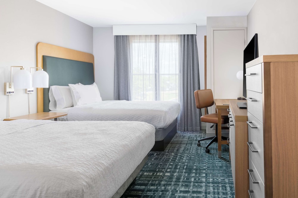 Premium Suite, 2 Queen Beds, Accessible, Bathtub - Photo 1