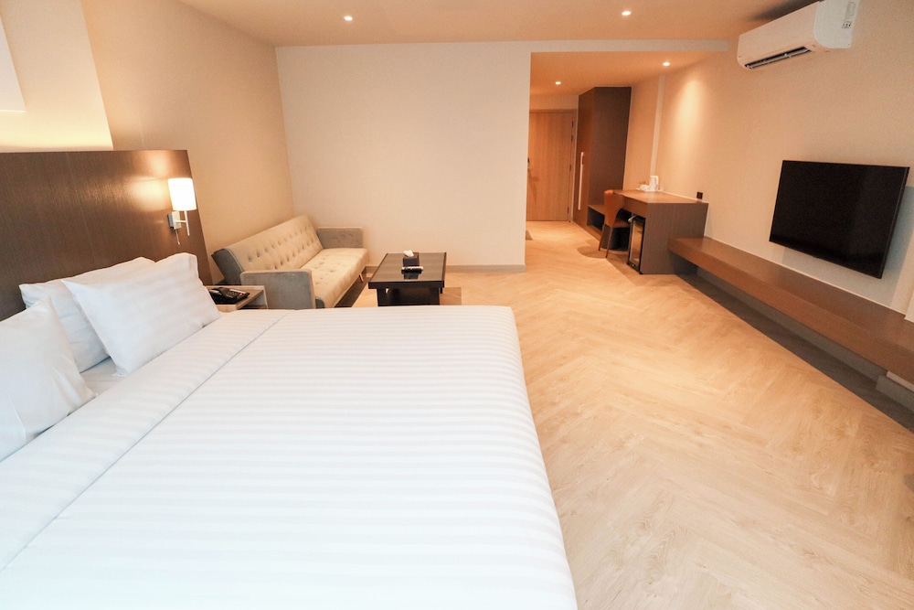 Junior Suite, City View - Photo 2