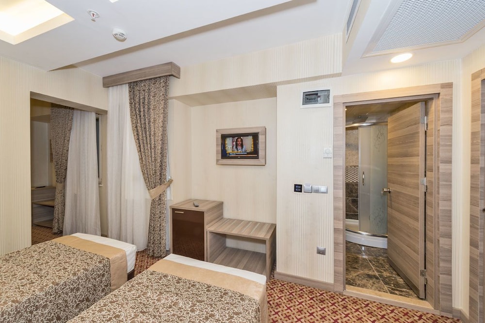 Standard Double or Twin Room photo 2
