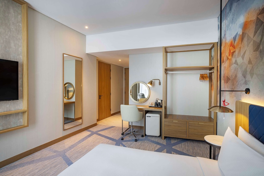 Room, 1 King Bed, Accessible photo 2