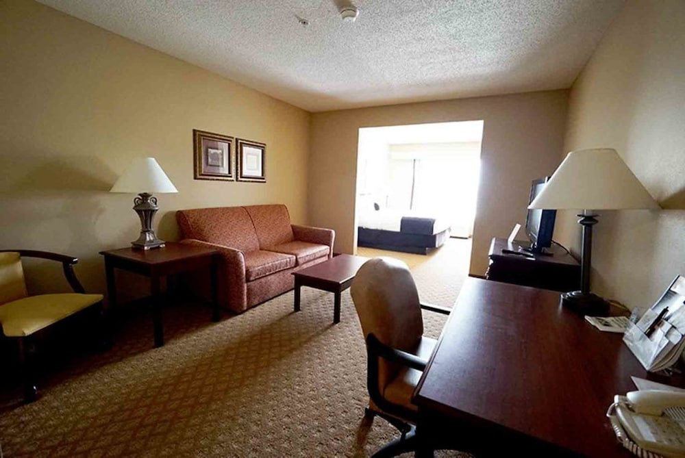 Studio Suite, 1 King Bed, Non Smoking photo 2