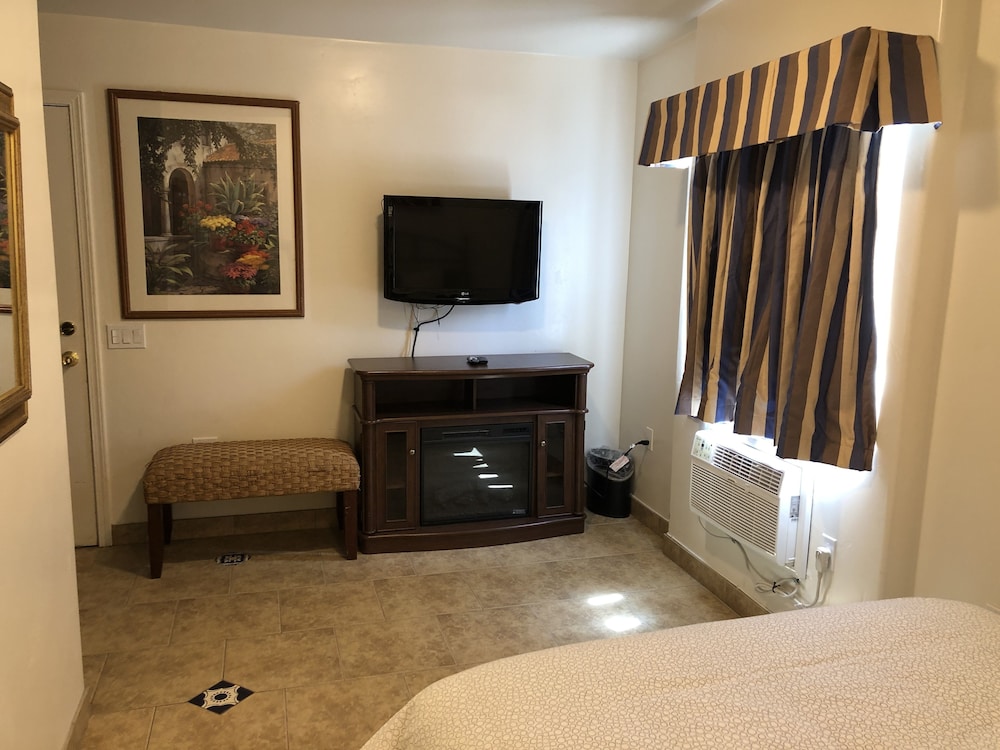 Room, 1 Queen Bed, Accessible, Ground Floor (Queen King ADA) - Photo 3