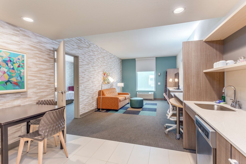 Studio, 1 King Bed, Accessible, Bathtub