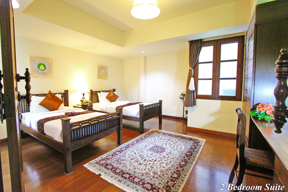 Suite, 2 Bedrooms, Jetted Tub - Photo 5