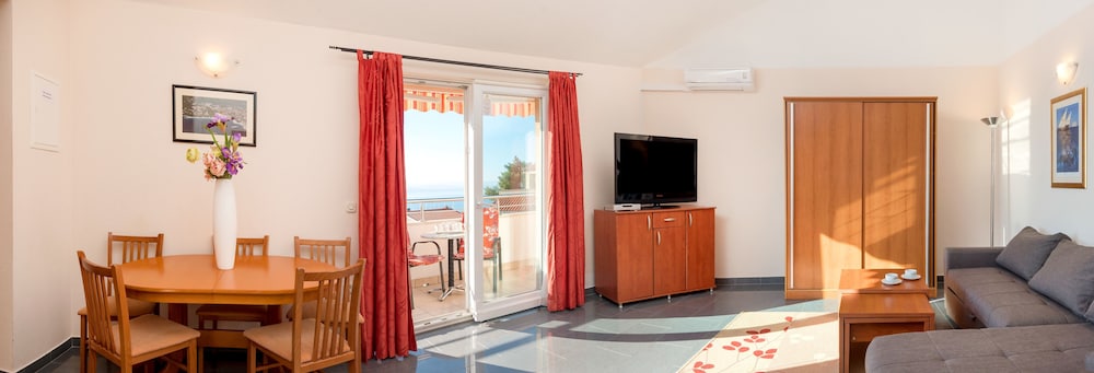 Deluxe Apartment, 1 Bedroom, Balcony, Sea View (3-5) photo 1