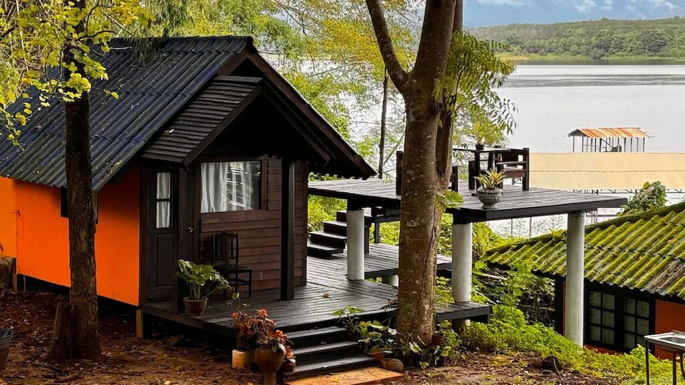 Deluxe Lake View