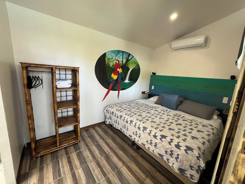 Traditional Double Room, 1 King Bed, Private Bathroom, Pool View