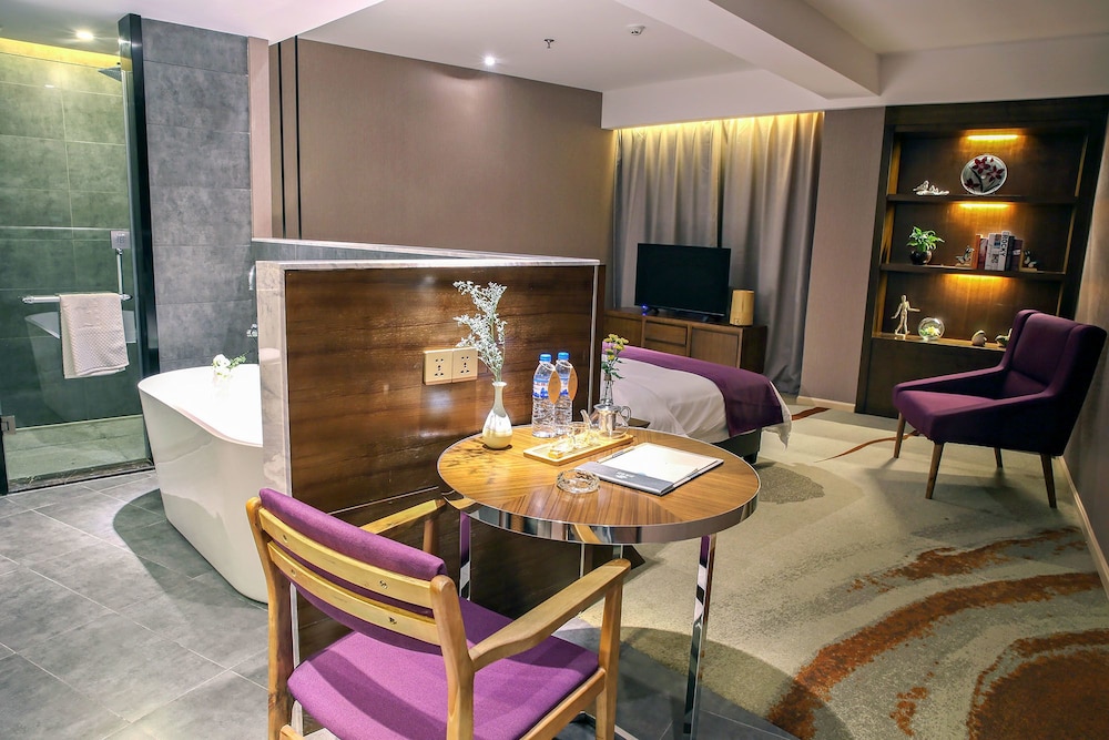 Elegant Double Room(Chinese Domestic Guests Only) photo 2
