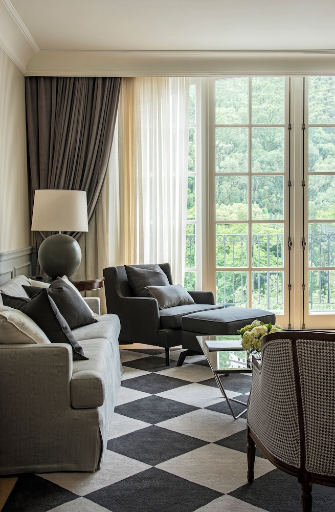 Suite (Prestige)