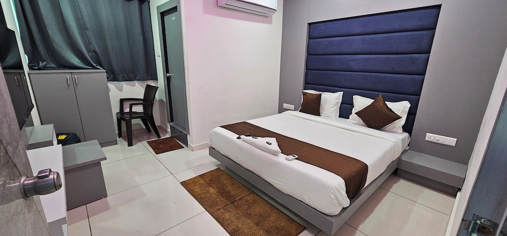 Deluxe Room, City View