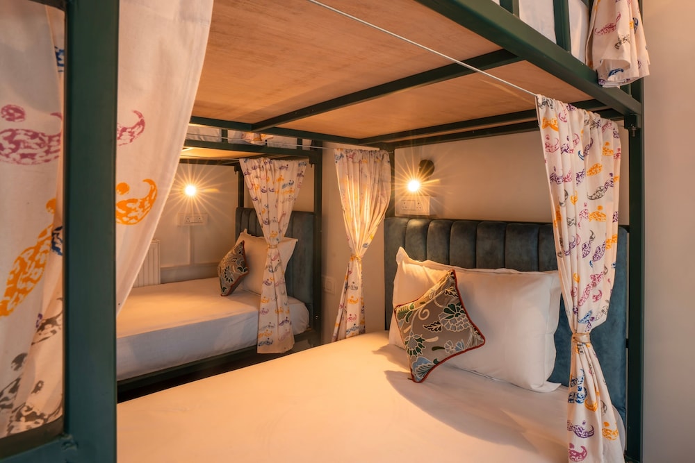 6 Bed mixed dorm photo 2